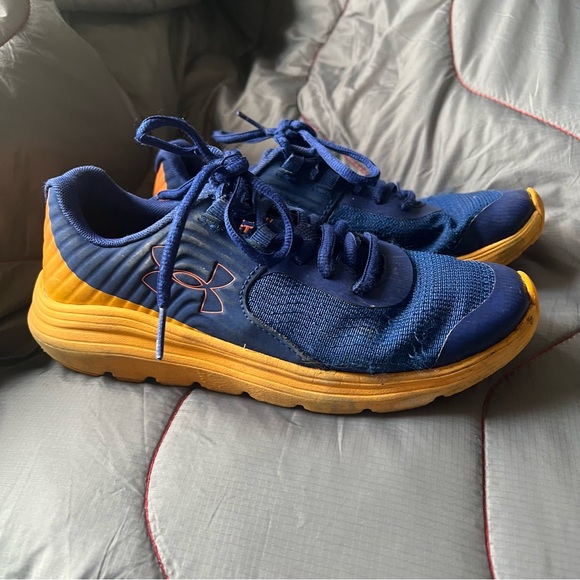 UNDER ARMOUR BOYS
TENNIS SHOE•Size 4Y - Picture 5 of 8